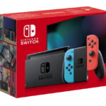 Console Nintendo Switch avec paire de Joy-Con sans fil Rouge et Bleu Neon V3