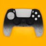 FR-TEC Maneki Tanooki Pack pour Manette PS5 avec Coque Rigide + Autocollant pour Touchpad + Grips - Améliore la Prise en Main et la Sensation Tactile – Image 3